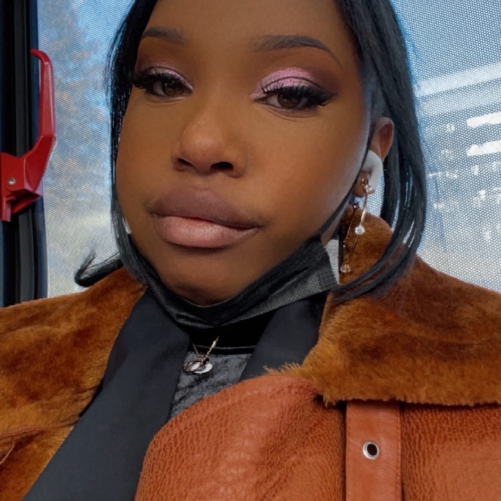 Meet your Posher, Malika